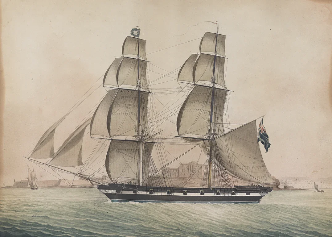 Britanski brik „Weazle“ isplovljava iz luke na Malti. Brod istog tipa kao Harperov „Saracen“; u avgustu 1813. „Weazle“ je zajedno s njim uništio francuske baterije na ulazu u Bokokotorski zaliv. Akvarel Nikolasa Kamilerija, početak XIX vijeka. National Maritime Museum, Greenwich, London (PAH9216)